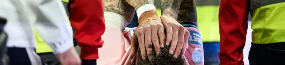 pontus jansson bärs ut på bår