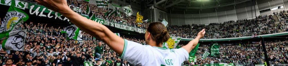 vasic firar med fansen efter sitt hattrick